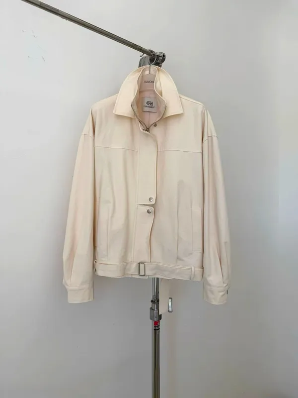 Stylish and Minimalist Women's Jacket, Elegant and Versatile
