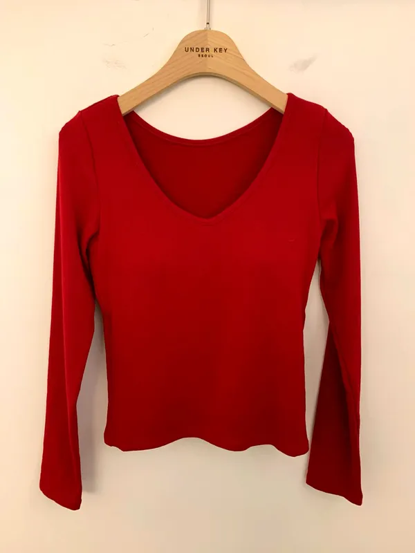 Chic Red V-Neck Long Sleeve Top to Showcase Your Elegance