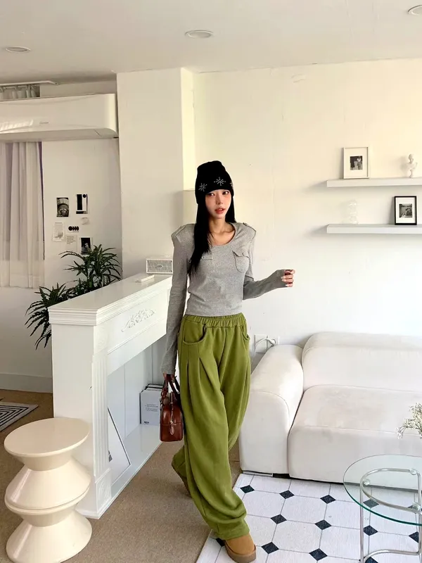 Stylish Gray Long Sleeve T-Shirt, Comfortable and Versatile