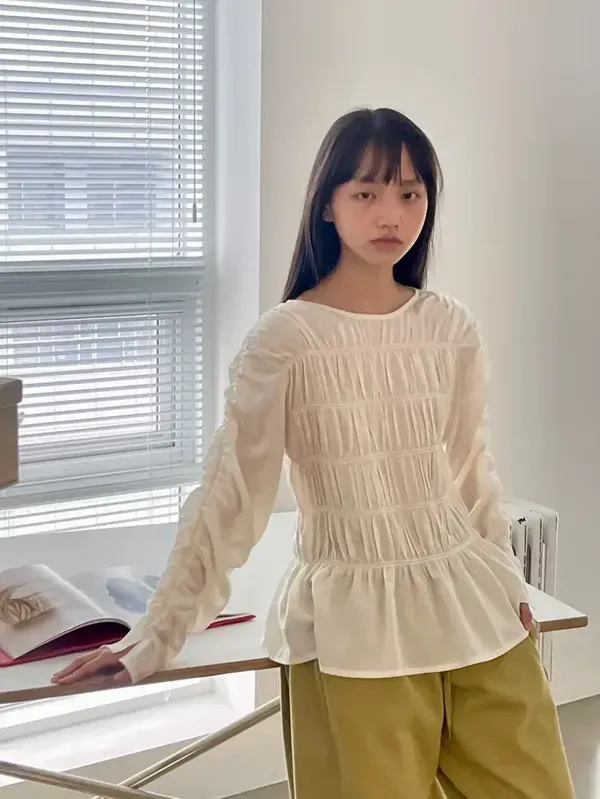 Elegant and Breathable Shirt for Spring and Autumn