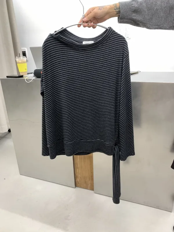 Minimalist Striped Women's Top - Comfortable Casual Style