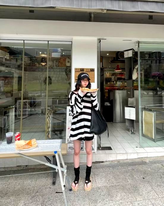 패셔너블한 스트라이프 여성 탑 - 편안하고 캐주얼한 스타일