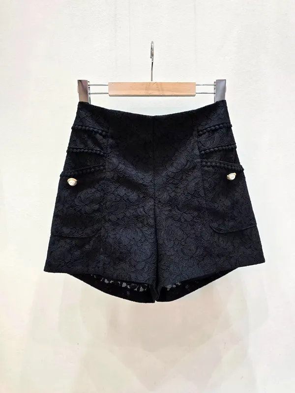 Elegant Lace Shorts - Fashionable and Versatile