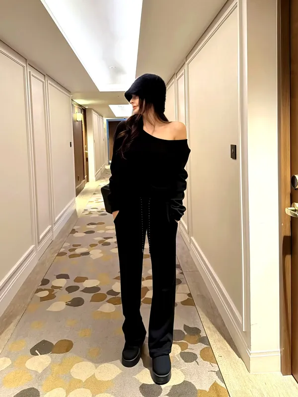 Stylish Black Women's Outfit Set for a Comfortable Casual Look