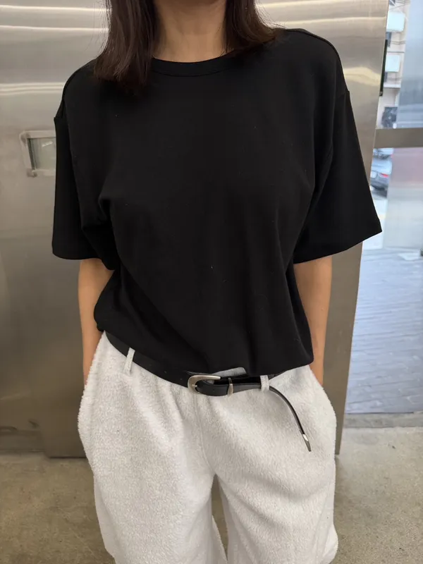 Minimalist Black Loose T-Shirt, Comfortable and Versatile
