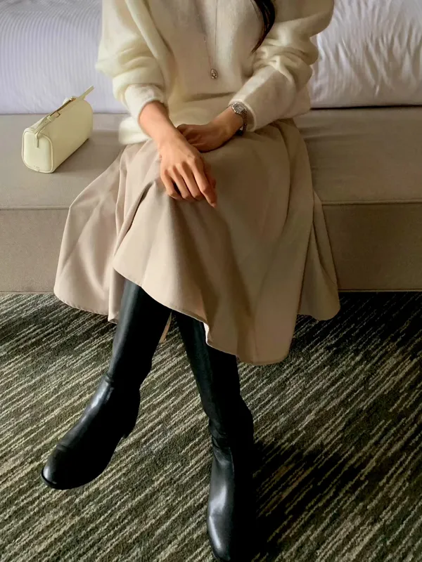 Elegant and Chic Midi Skirt, Lightweight and Comfortable, Perfect for Fall and Winter