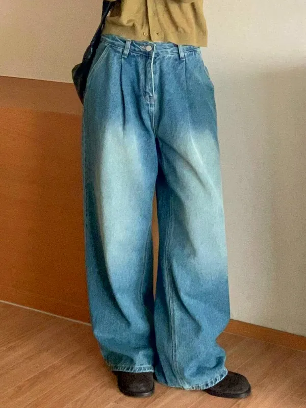 Loose Fit High-Waisted Jeans - Fashionable and Versatile