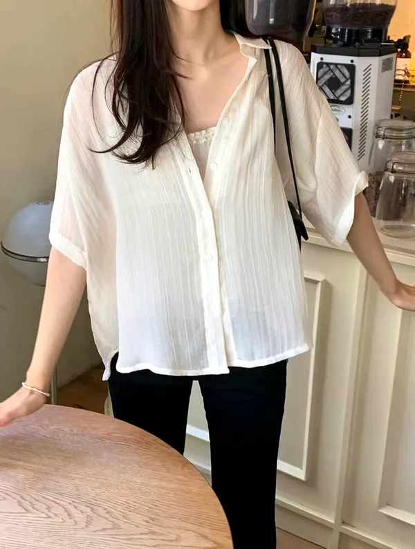 Lightweight and Breathable Women's Top, Elegant Casual Style