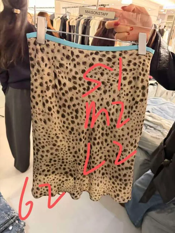 Stylish Leopard Print Midi Skirt - Elegant and Slimming
