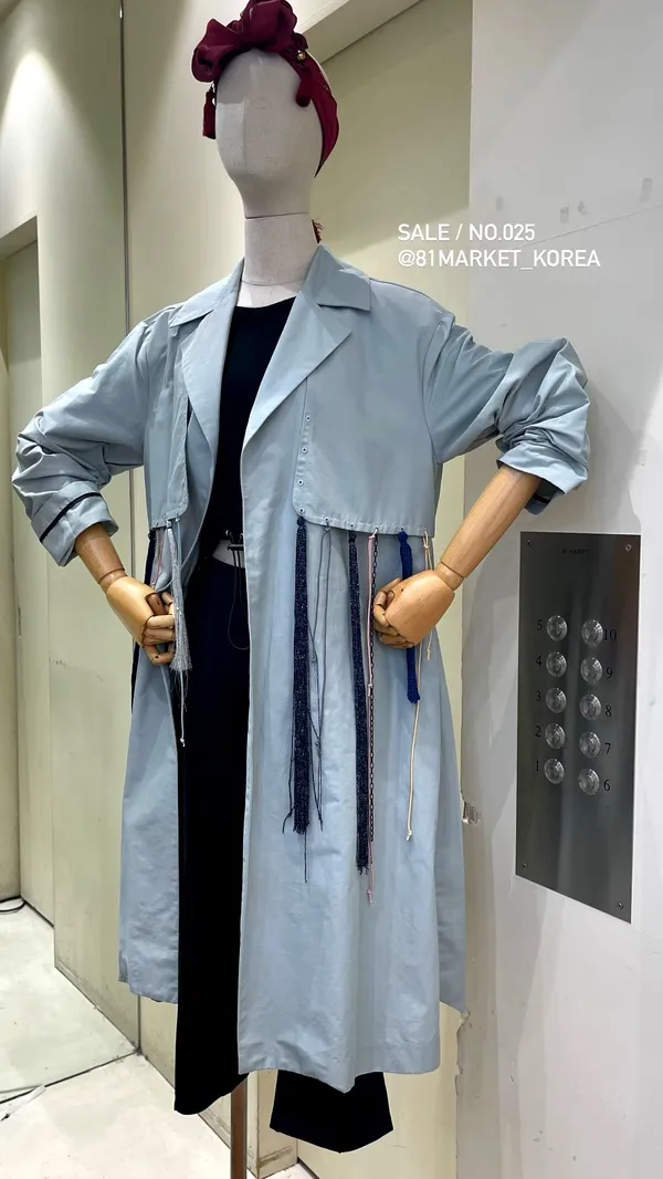 Stylish Lightweight Women's Jacket - A Must-Have for Elegance