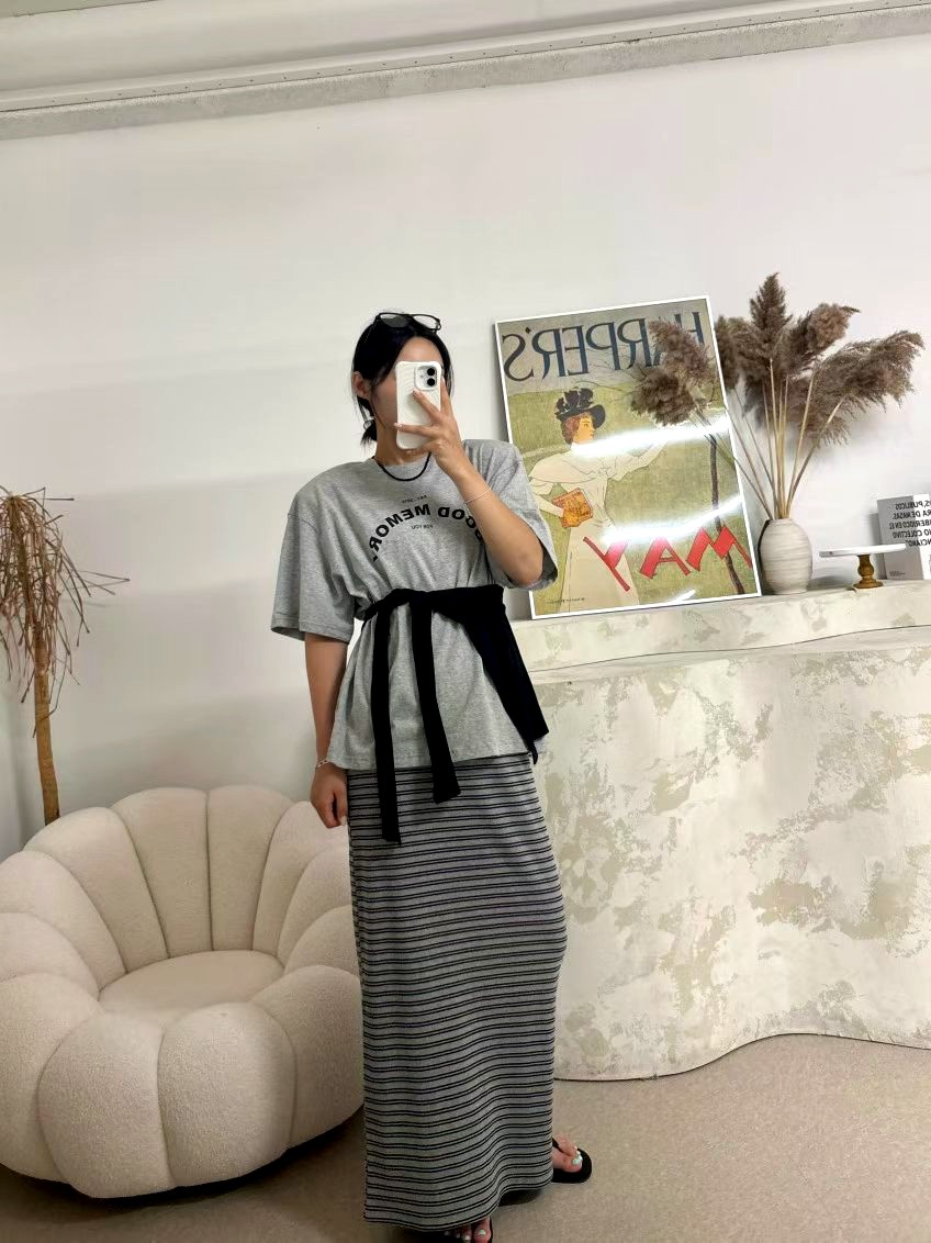 트렌디한 루즈핏 회색 프린트 티셔츠, 편안하고 다재다능