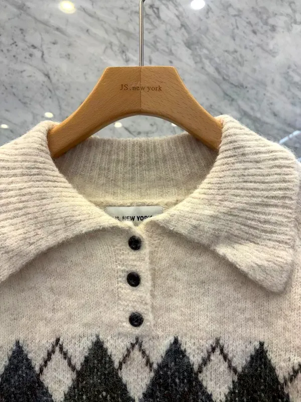 Elegant Vintage Sweater with Stylish Patchwork Design