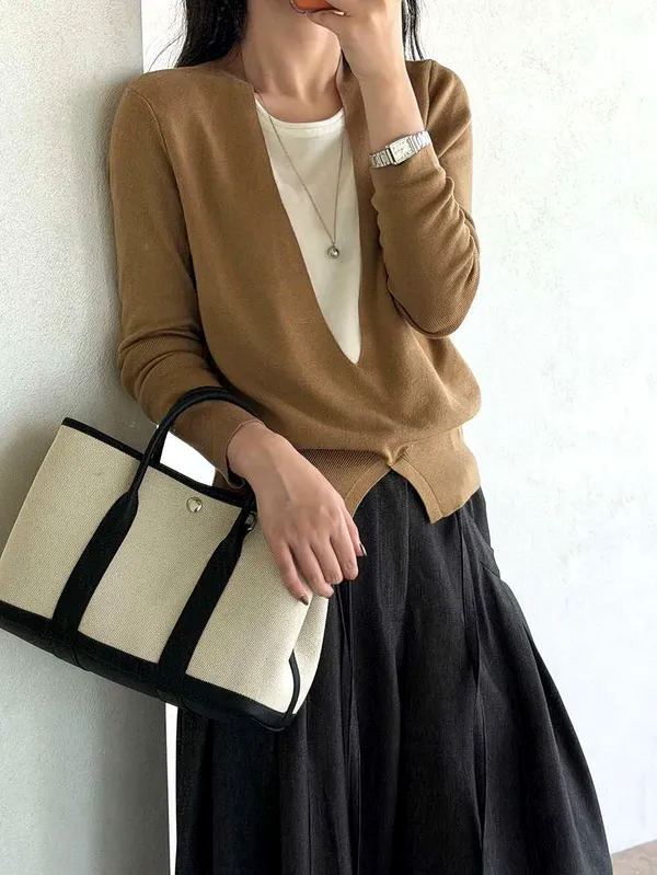 Chic and Simple V-Neck Knit Sweater - Elegance Redefined