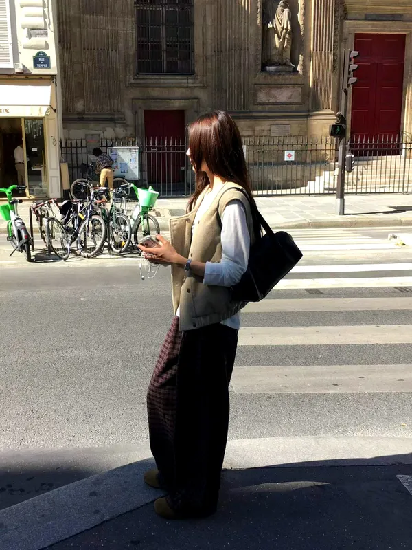 Stylish Women's Vest Jacket - Lightweight and Comfortable for Perfect Pairing