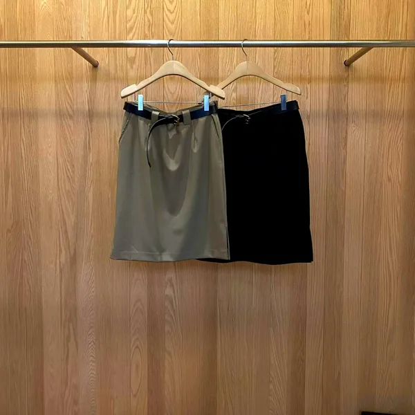 Fashionable Versatile Women's Skirt with Elegant Slim Design