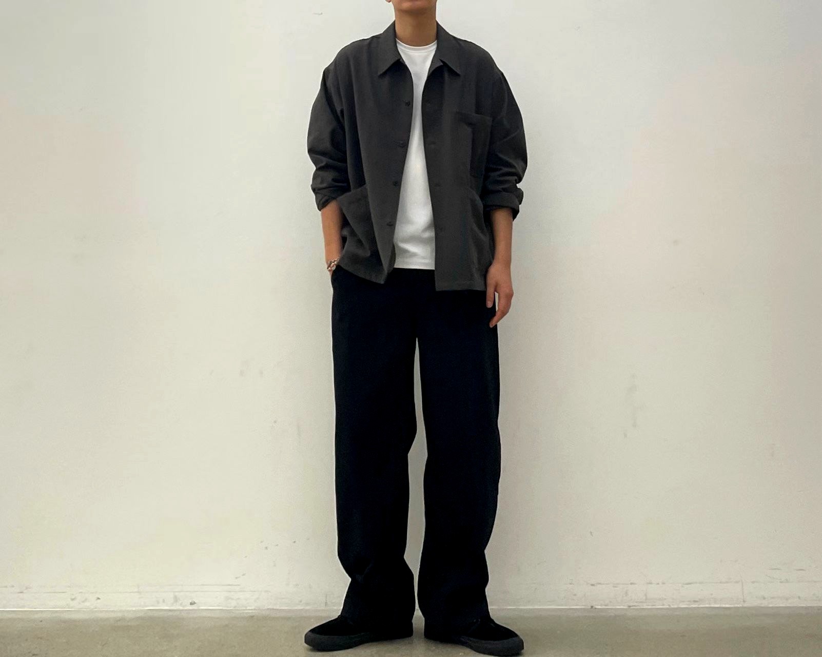 심플한 루즈핏 셔츠