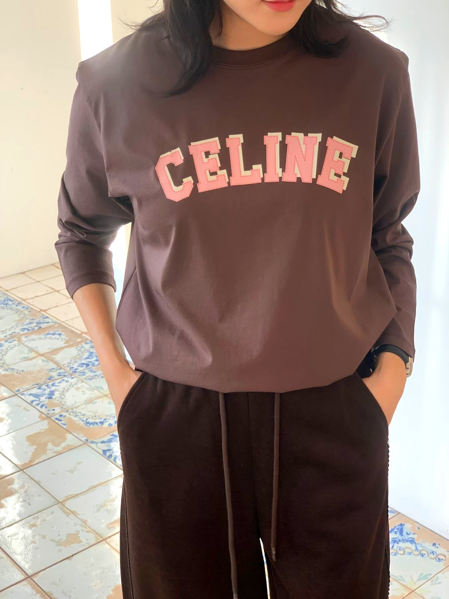 CELINE 레터 프린트 긴팔 상의 - 패셔너블한 캐주얼 스타일 할인 상품