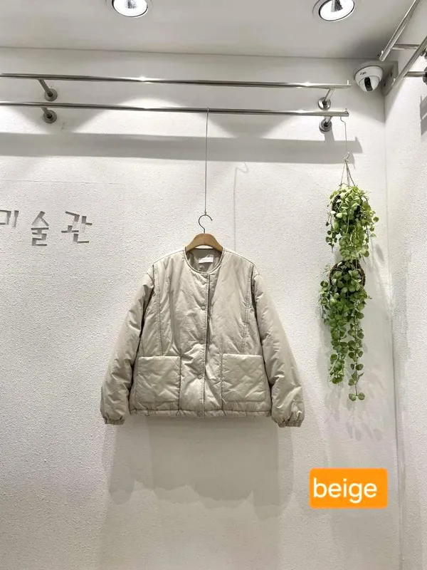 Stylish Minimalist Women's Jacket - Lightweight and Warm