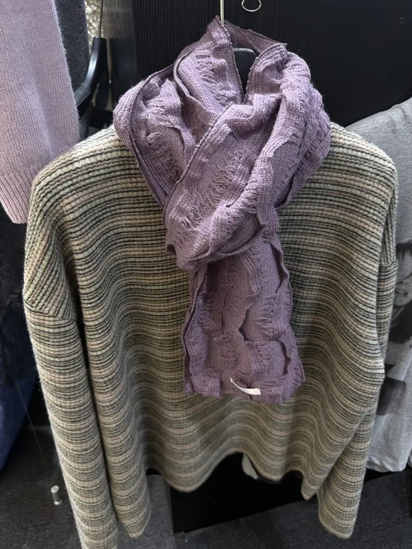Stylish Purple Knitted Scarf - Soft and Comfortable, Perfect for Outfits
