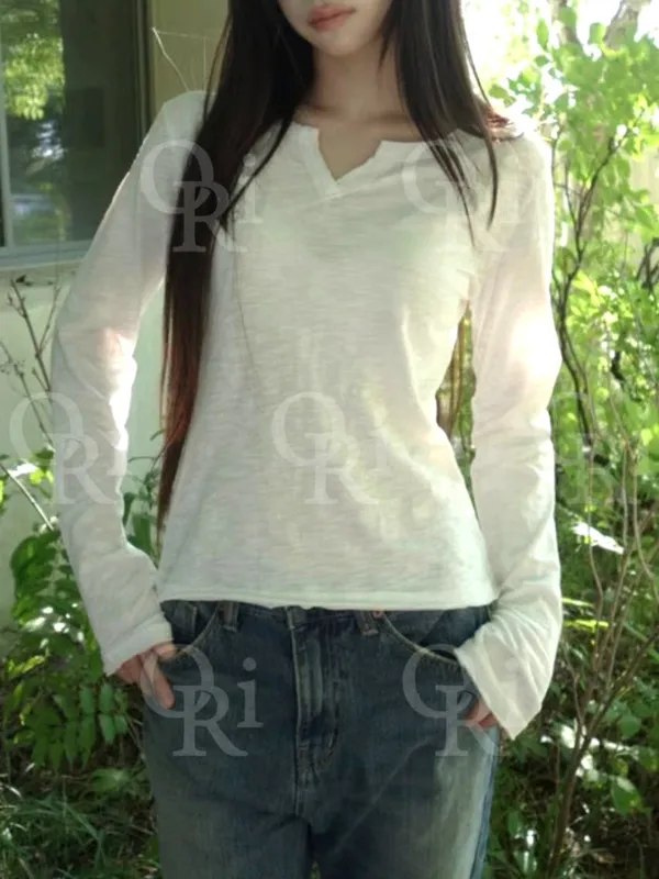 Stylish Minimalist Women's Long Sleeve T-Shirt, Comfortable and Breathable