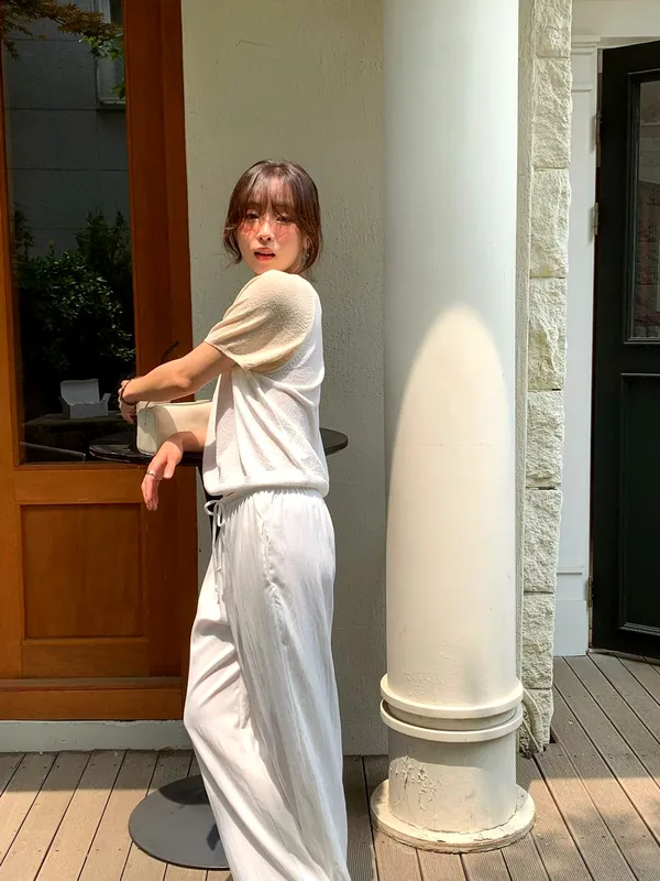 Stylish and Minimalist Women's Top, Comfortable and Breathable, Perfect for Summer Outfits