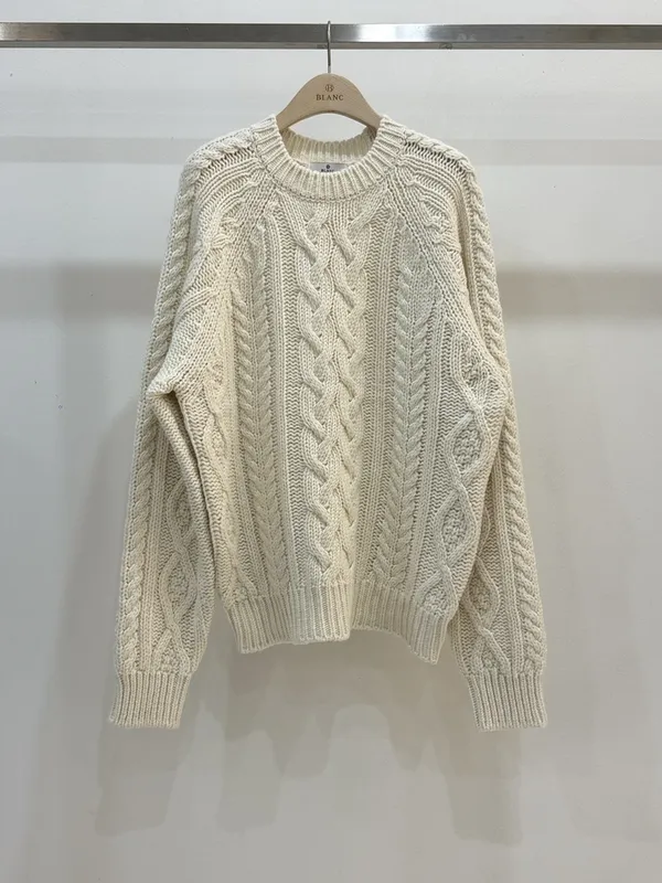 Classic Knitted Sweater - Comfortable and Versatile