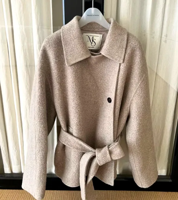 Elegant Women's Outerwear Jacket, Fashionable and Versatile, Perfect for Autumn and Winter