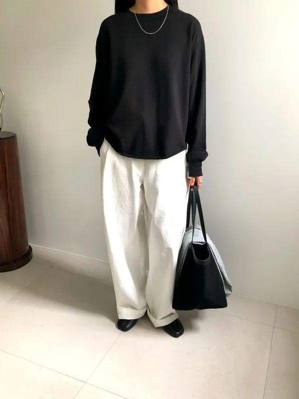 Minimalist Black Long Sleeve Top - Comfortable and Versatile