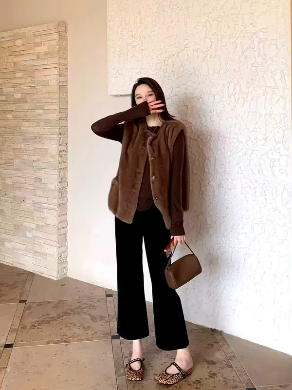 Stylish Women's Outer Vest, Warm and Comfortable, Perfect Match