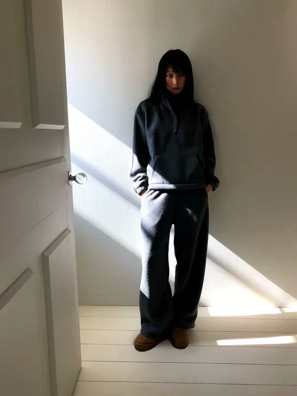 Fashionable casual pants, comfortable and versatile, suitable for everyday wear.