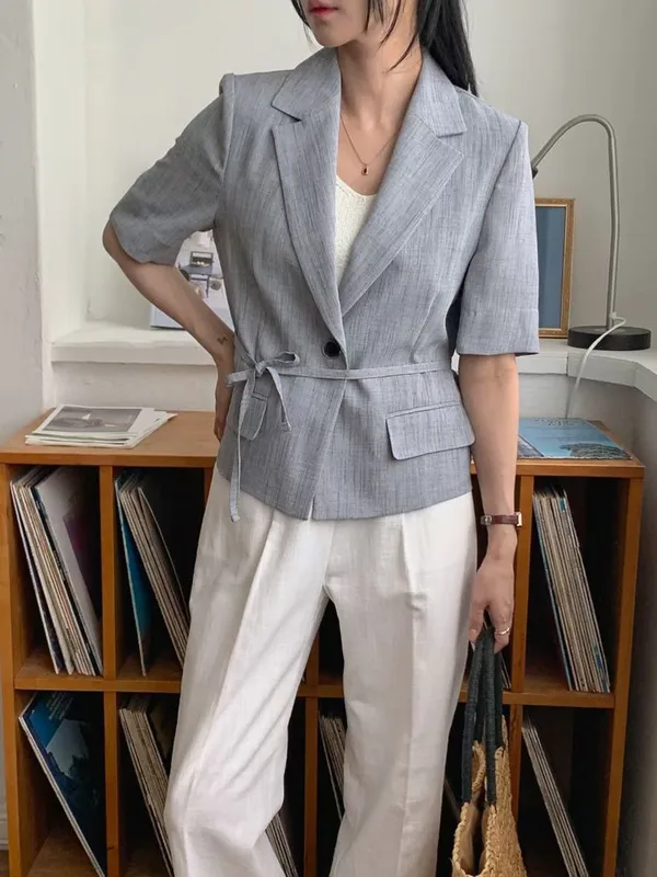 Stylish Gray Short Sleeve Blazer for an Elegant Look