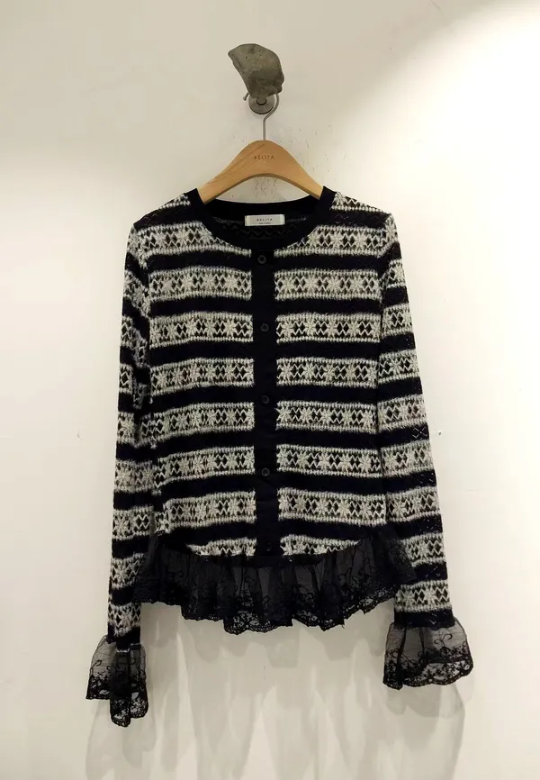 Elegant Lace Trim Striped T-Shirt - A Fashion Staple