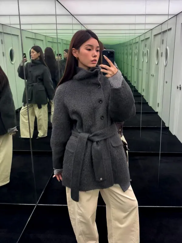 Stylish and Elegant Women's Coat - Comfortable and Warm, Perfect Match!
