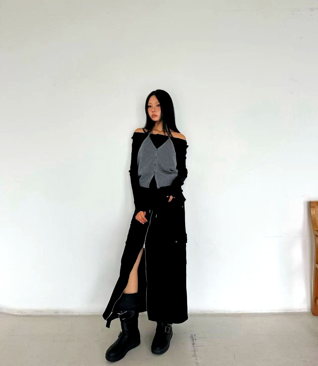 패셔너블한 다재다능 여성 미디 스커트, 우아한 매력을 보여줍니다