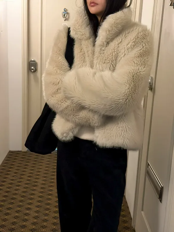 Stylish and Elegant Plush Coat, Warm and Comfortable