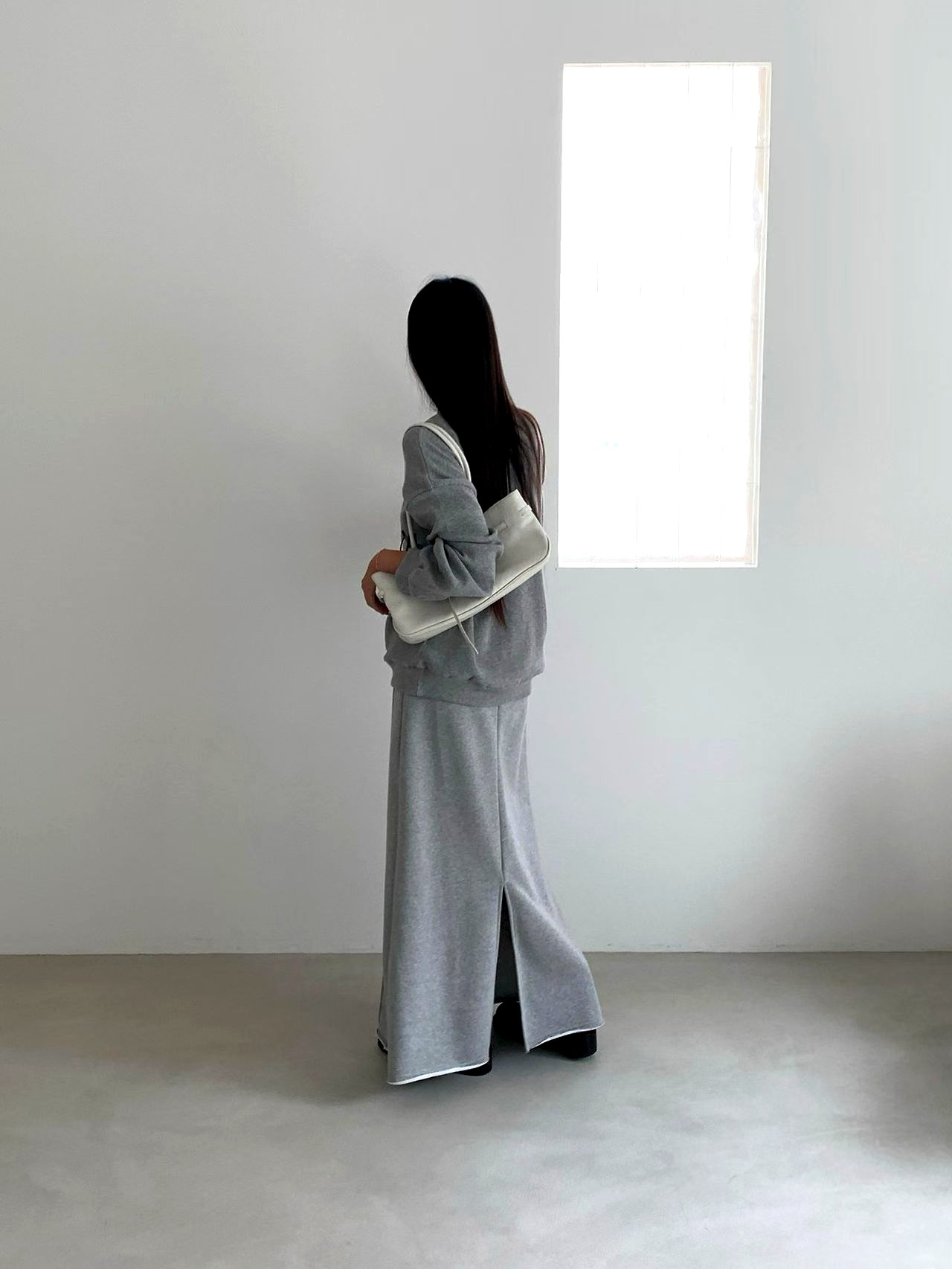 스타일리시한 캐주얼 그레이 스커트 - 우아함과 편안함의 완벽한 조화