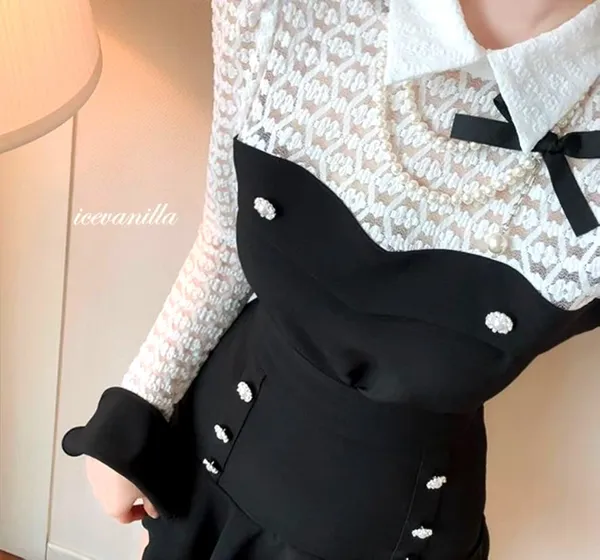 Elegant lace short skirt, fashionable and stylish women's clothing.