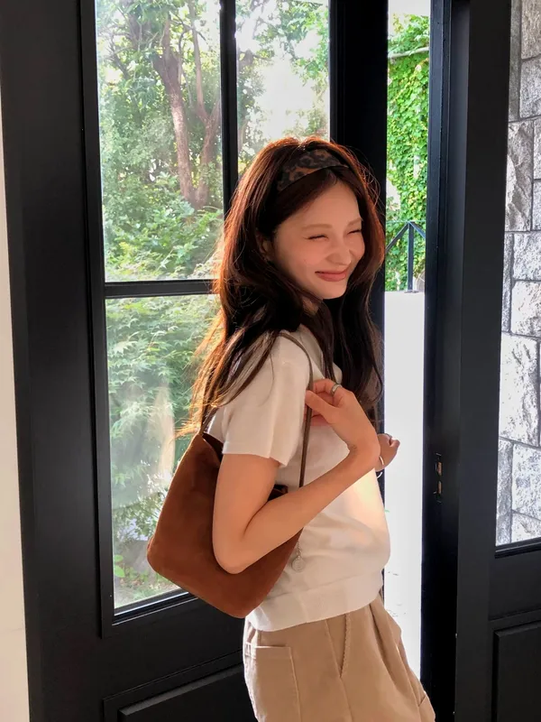 Minimalist and Comfortable Women's Top for Everyday Wear