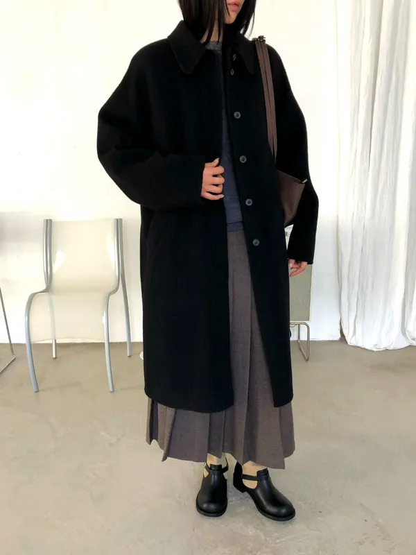 Stylish Minimalist Women's Coat, Elegant and Perfect for Autumn and Winter