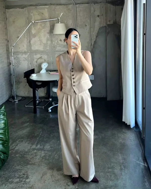 Chic and Minimalist Women's Jacket, A Must-Have for Elegant Style
