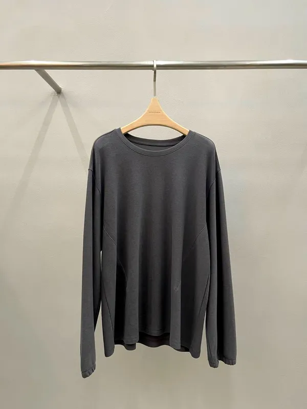 เสื้อยืดแขนยาวผู้หญิงสไตล์เรียบง่ายและทันสมัย สวมใส่สบายและเข้ากันได้ง่าย