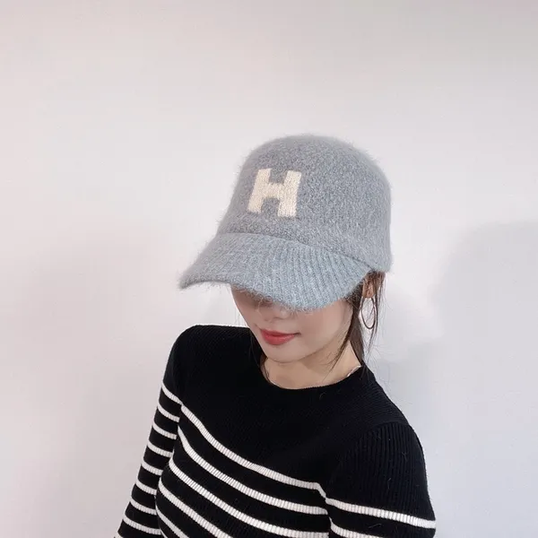 Stylish Striped Women's Knit Sweater - Comfortable & Versatile