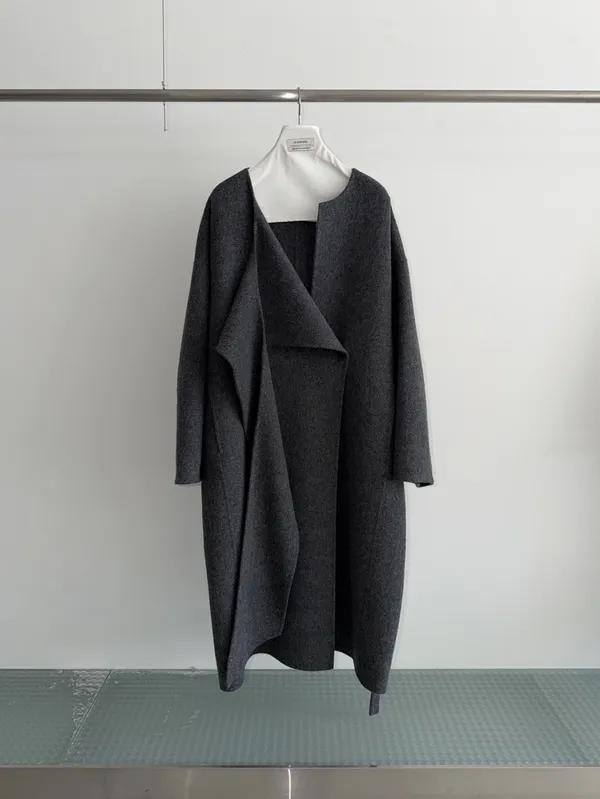 Elegant and Minimalist Gray Women's Jacket, Fashionable and Versatile