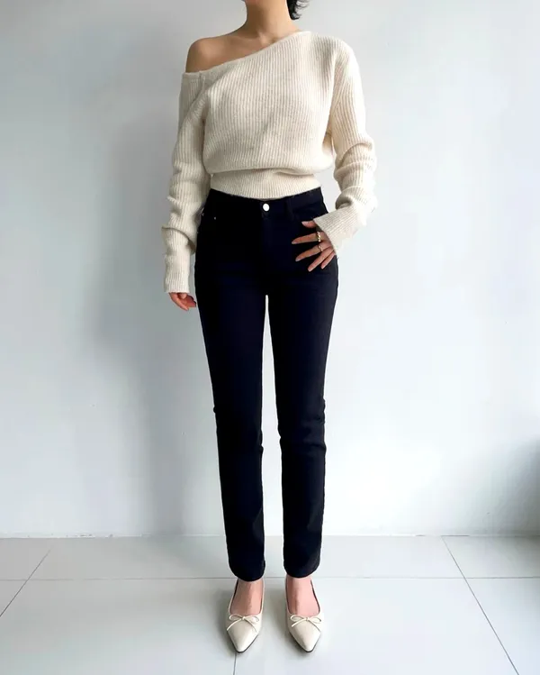 Stylish Slim-Fit Jeans to Showcase Your Elegant Curves