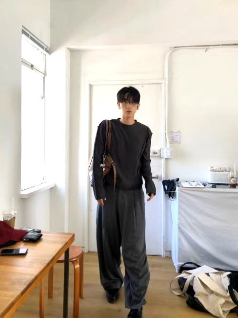 스타일리시한 캐주얼 남성 바지, 편안한 루즈핏 디자인