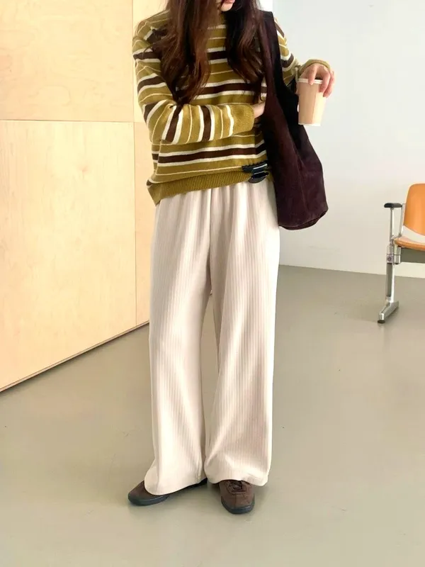 Casual loose women's pants, comfortable and versatile.