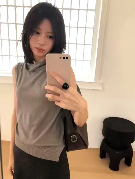 Minimalist Knit Sweater - Comfortable and Versatile for Spring and Autumn