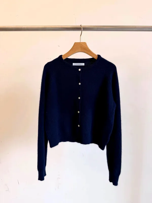 Elegant and Minimalist Knitted Cardigan for Women