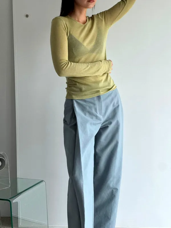 Stylish and Minimalist Long Sleeve T-Shirt for Women, Comfortable and Breathable