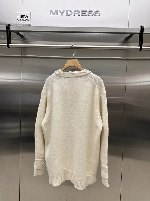 Elegant and Minimalist V-Neck Knit Sweater, Comfortable and Versatile